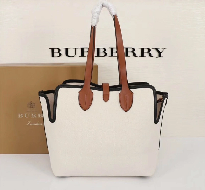 Popular 4621 Burberry AAA Quality Shoulder Bags For Women