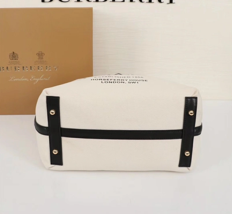 Popular 4621 Burberry AAA Quality Shoulder Bags For Women