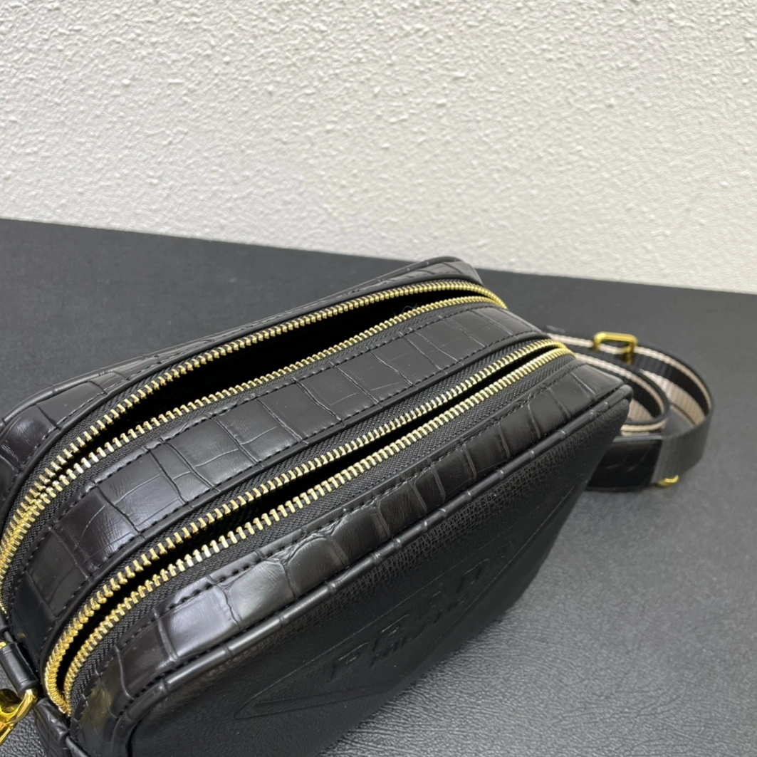 Popular 4730 Prada AAA Quality Messenger Bags For Women