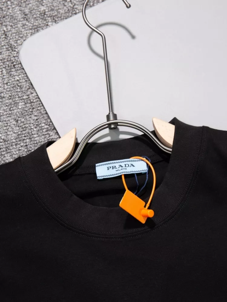 Popular 4942 Prada T-Shirts Short Sleeved For Unisex