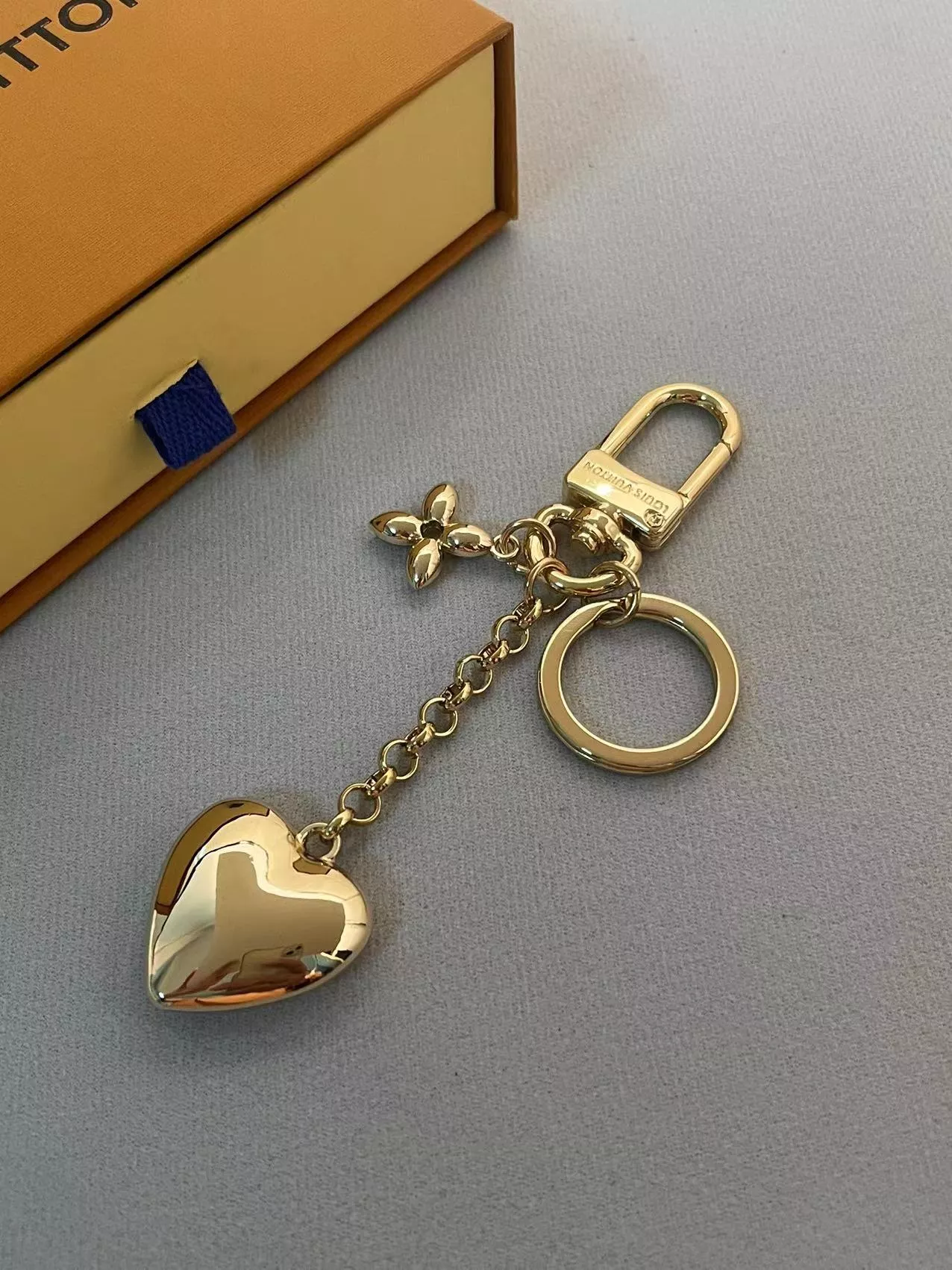 Popular 5567 Louis Vuitton LV Key Holder And Bag Buckle