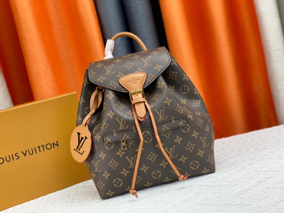 Popular 5967 Louis Vuitton AAA Quality Backpacks For Women