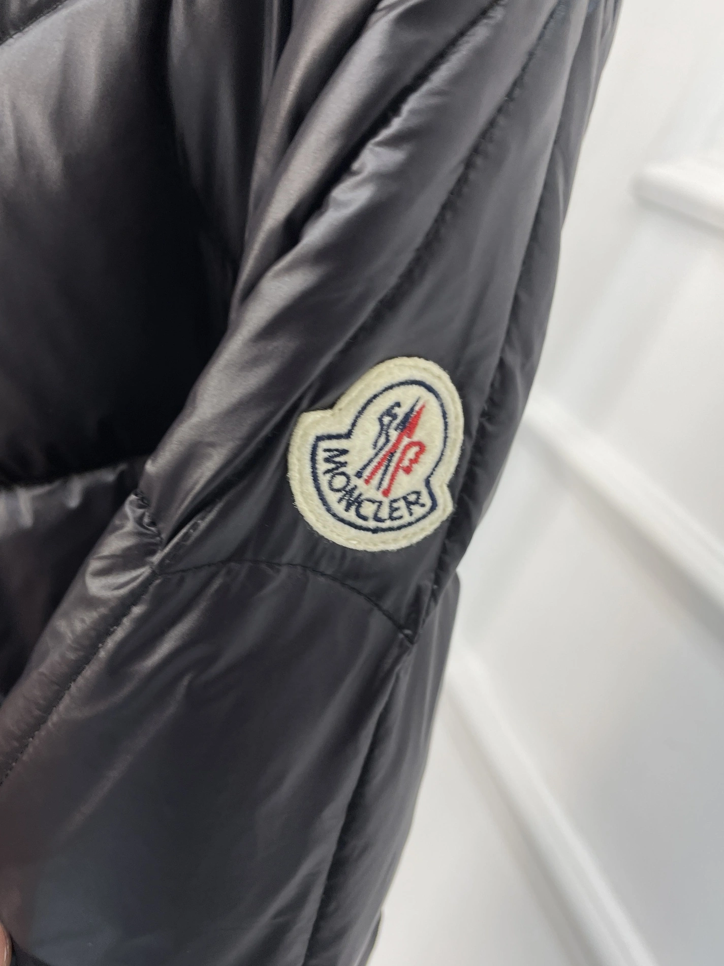 Popular 6004 Moncler Down Feather Coat Long Sleeved For Men