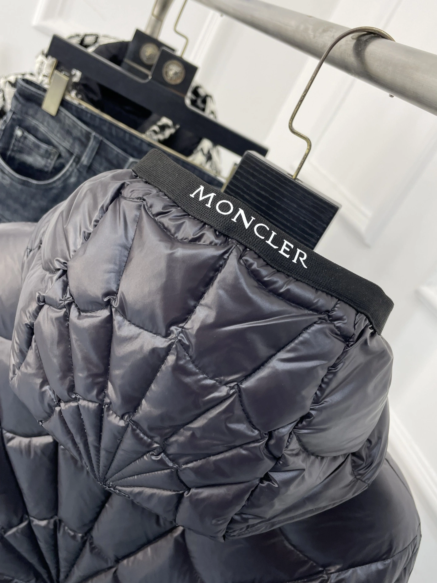 Popular 6004 Moncler Down Feather Coat Long Sleeved For Men