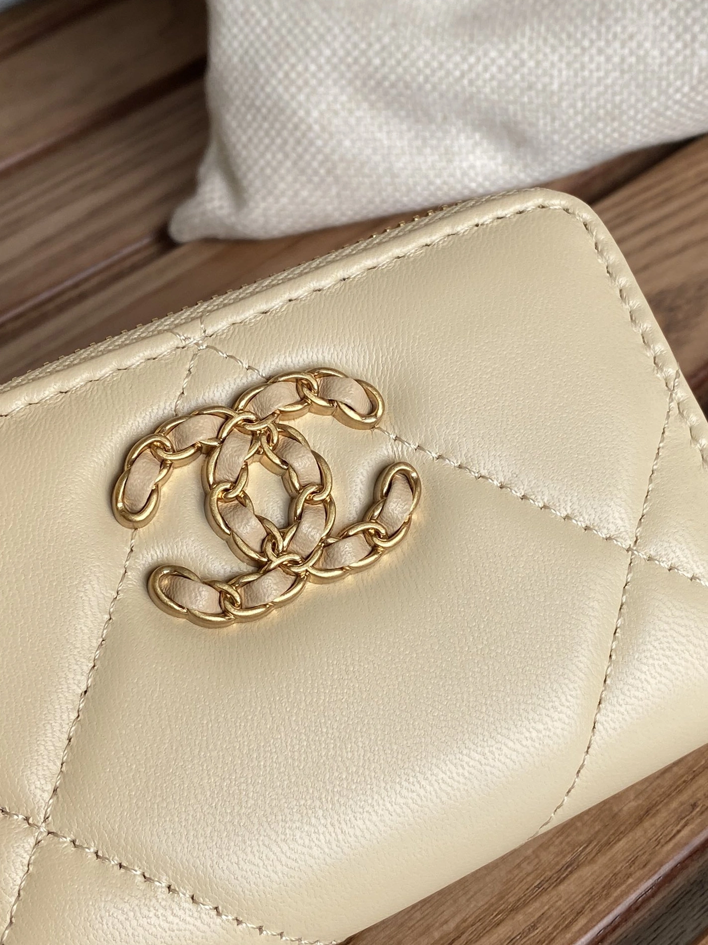 Popular 645 Chanel Wallets