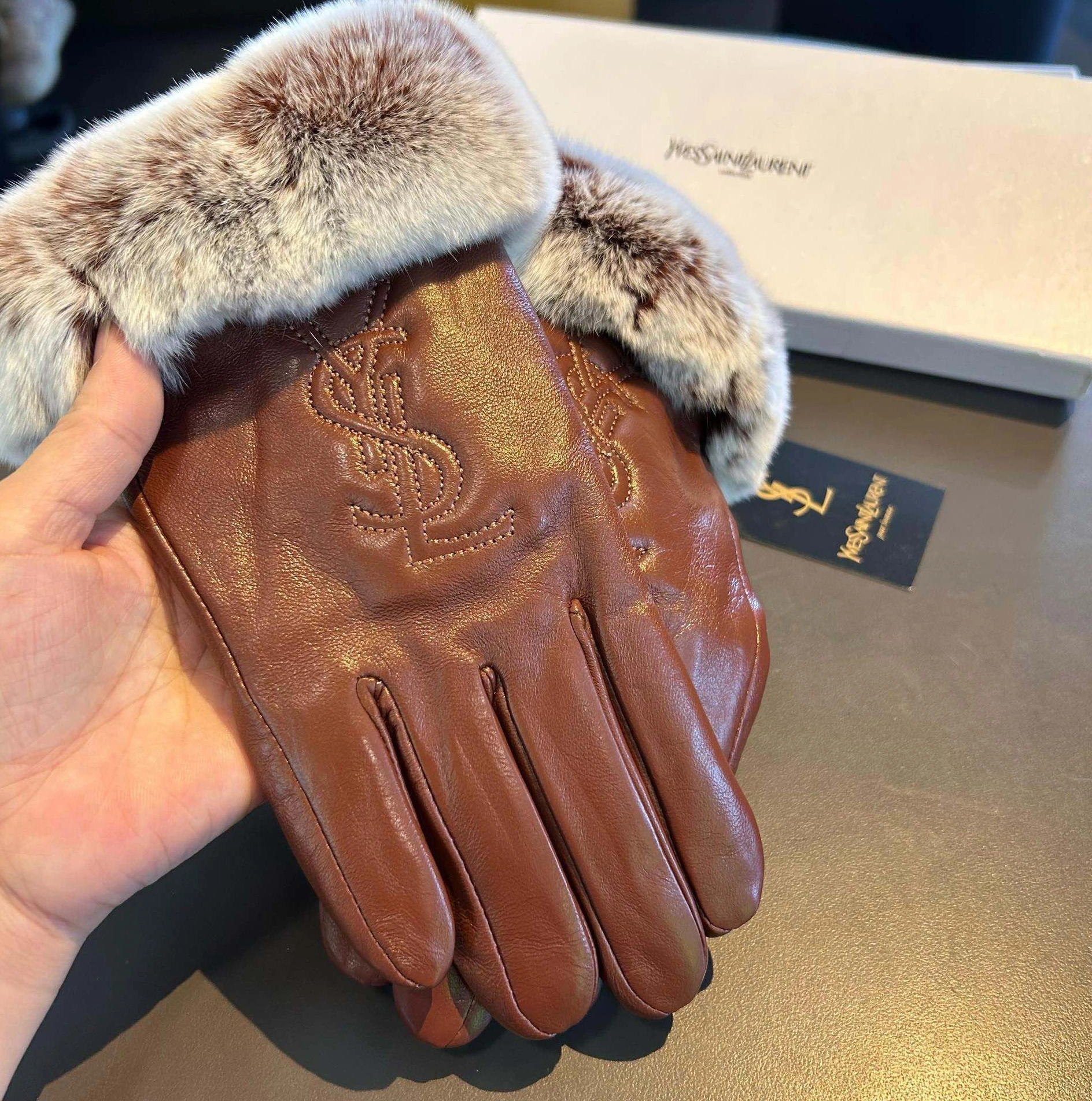 Popular 6852 Yves Saint Laurent Gloves For Women