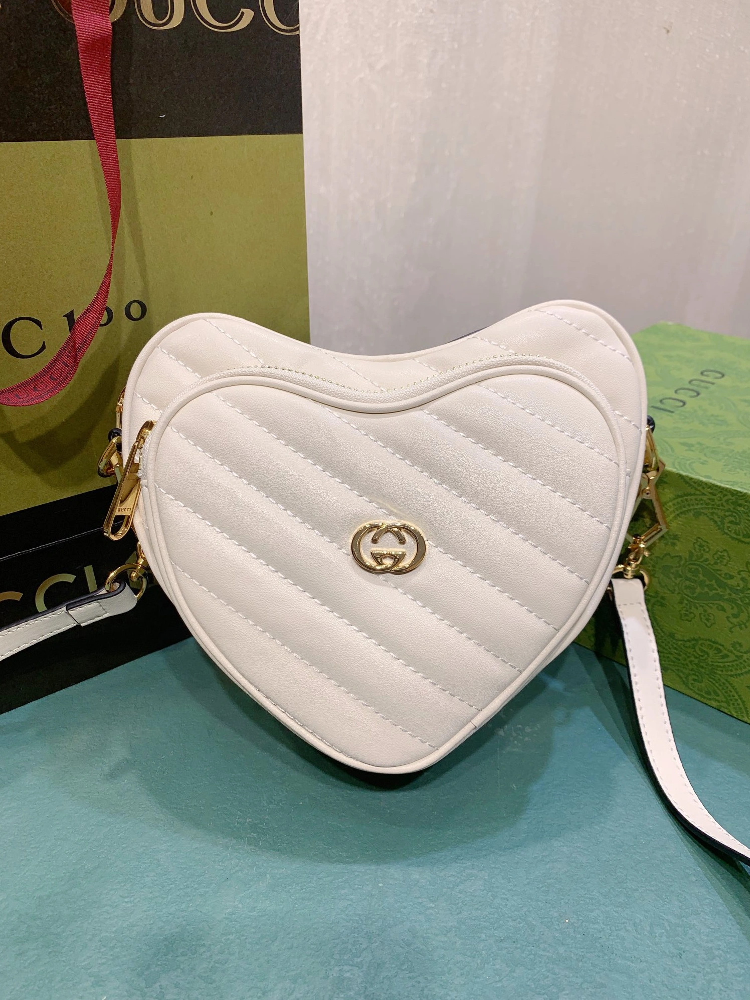 Popular 6881 Gucci AAA Quality Messenger Bags For Women