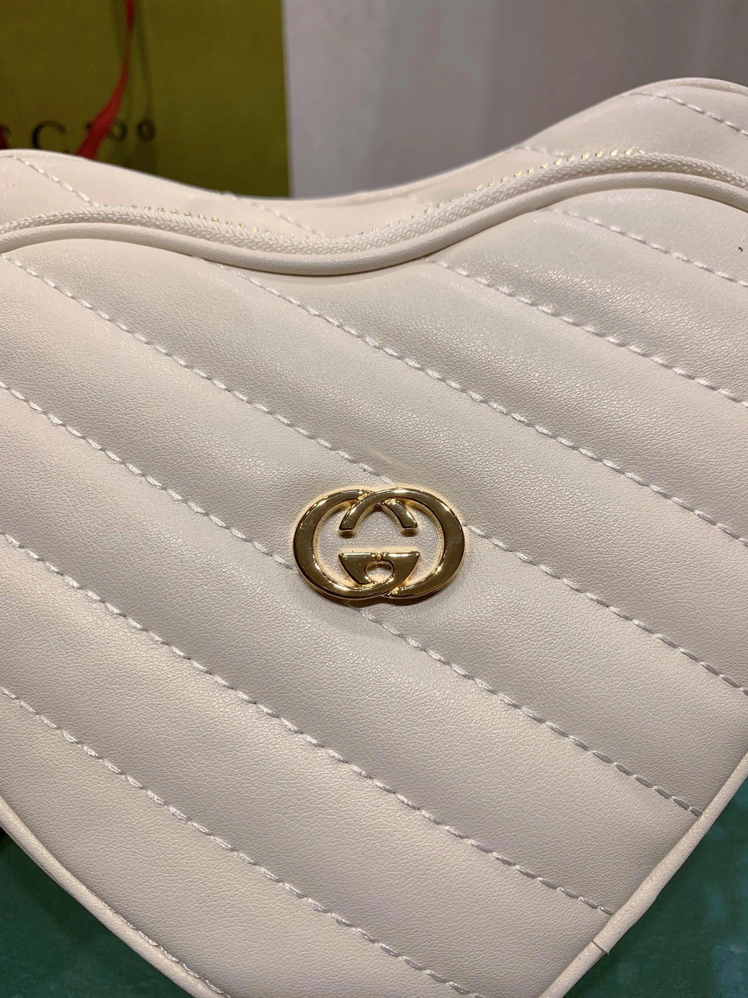 Popular 6881 Gucci AAA Quality Messenger Bags For Women