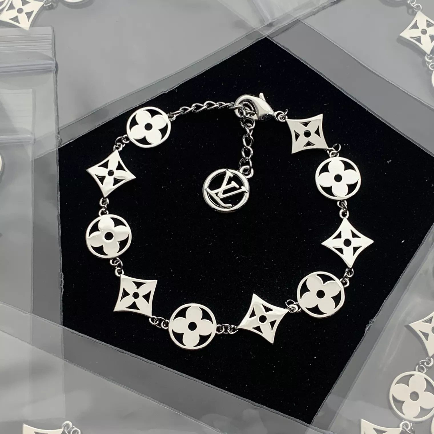 Popular 6887 Louis Vuitton LV Bracelets