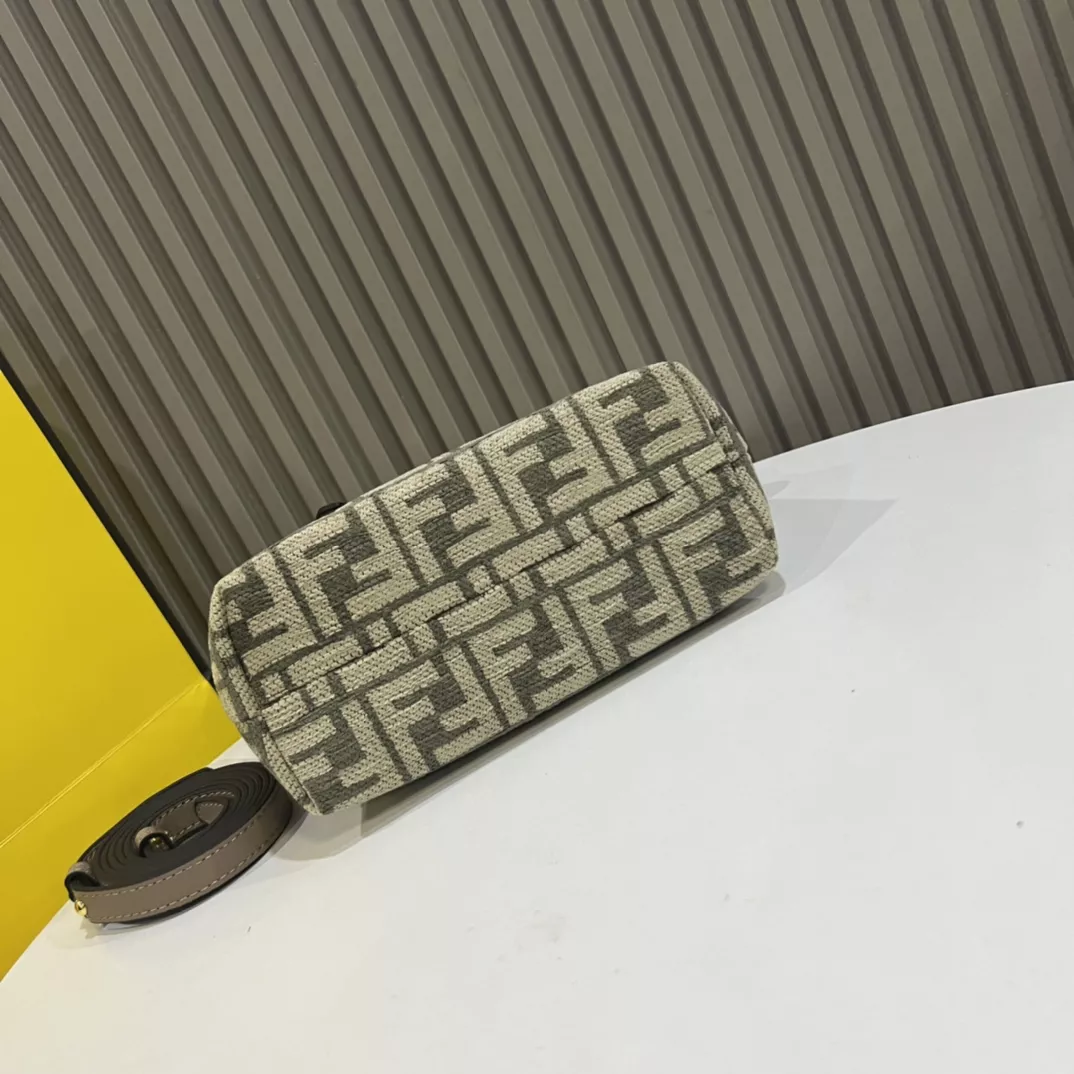 Popular 7678 Fendi AAA Quality Handbags For Women