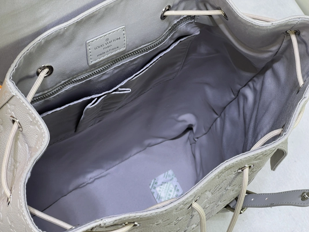 Popular 7755 Louis Vuitton LV AAA Man Backpacks