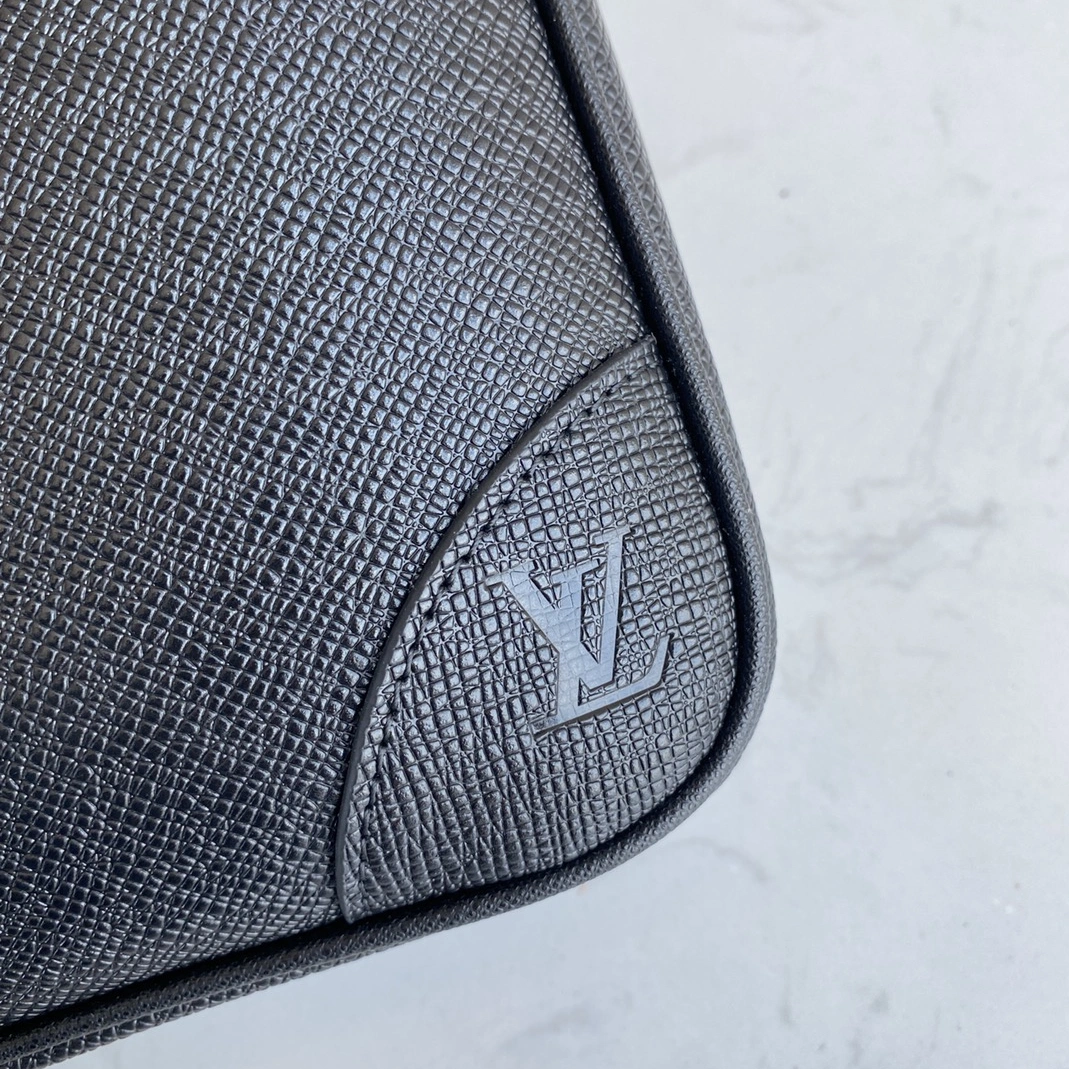 Popular 7935 Louis Vuitton AAA Man Handbags