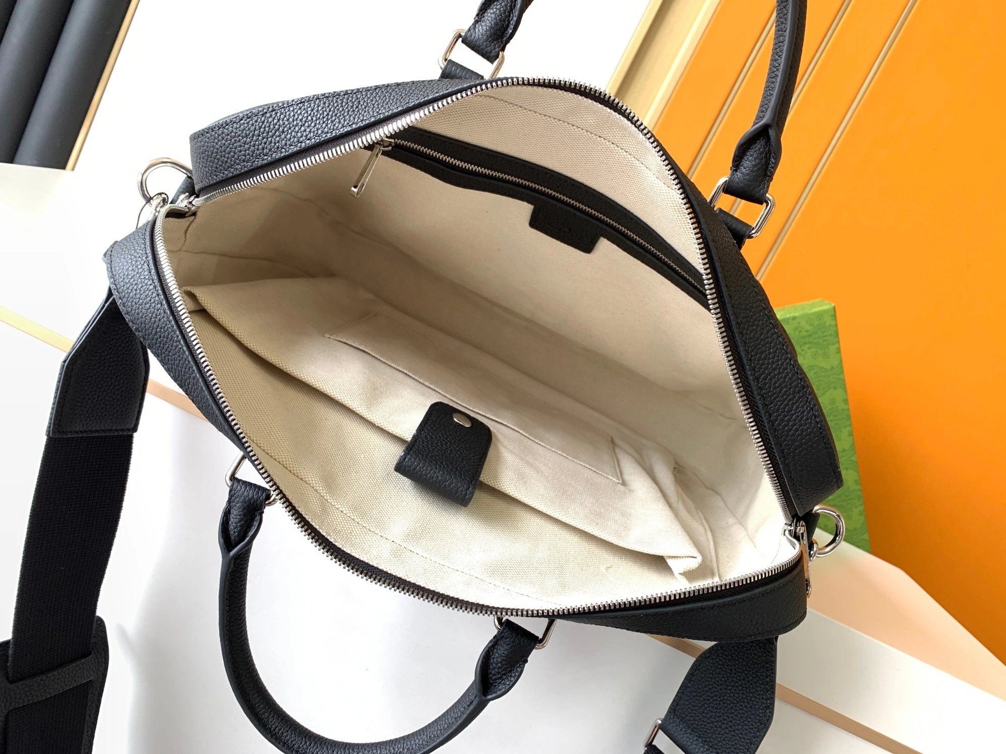 Popular 7954 Gucci AAA Man Handbags