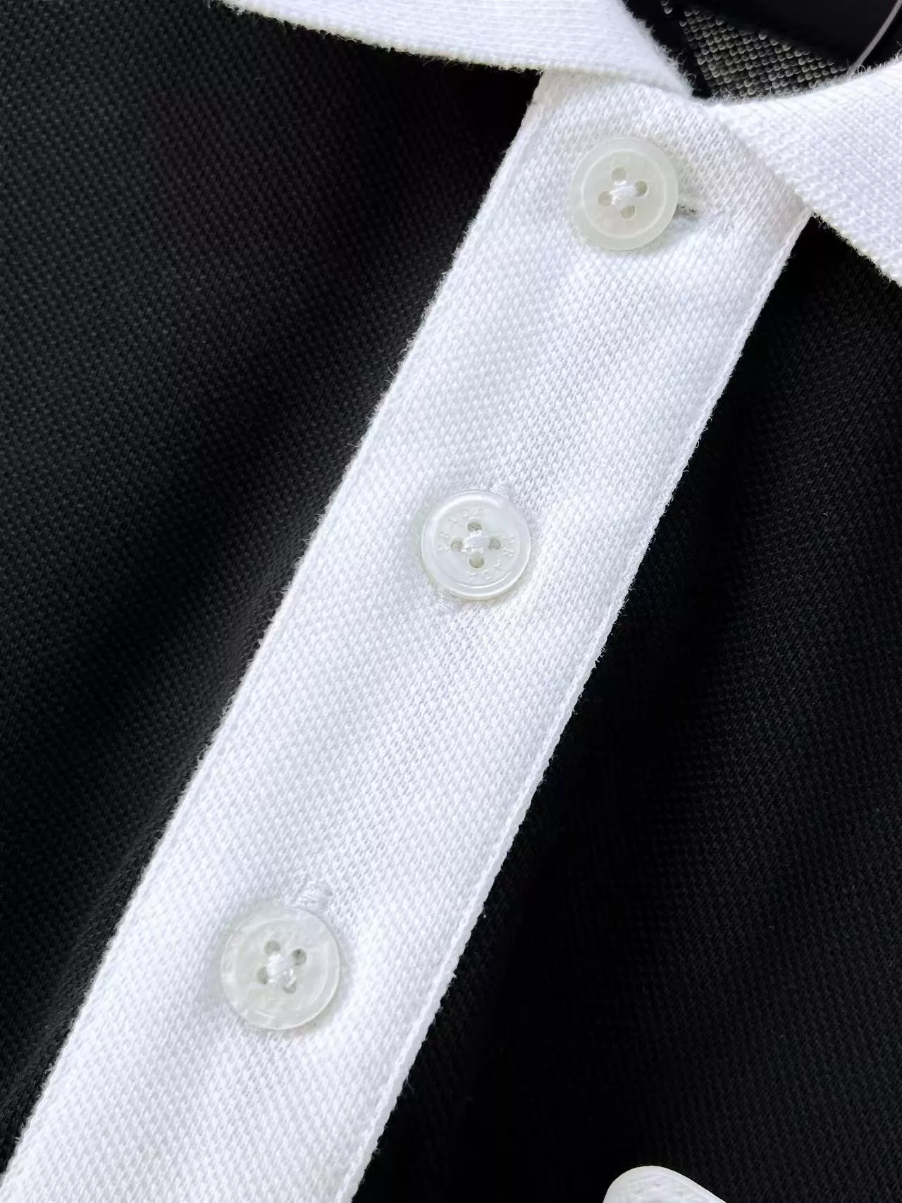 Popular 8012 Prada T-Shirts Short Sleeved For Men