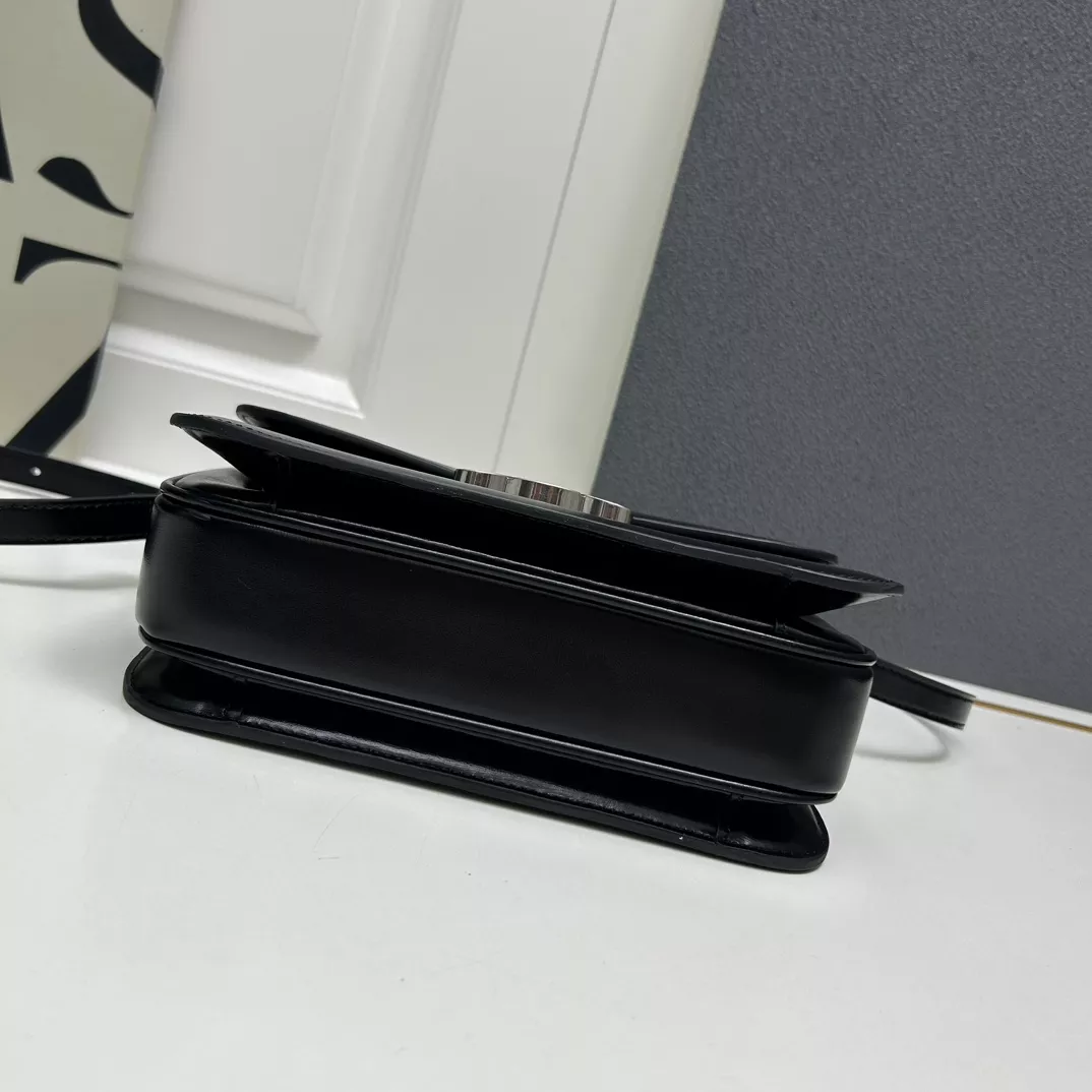 Popular 8021 Celine AAA Quality Messenger Bags For Women