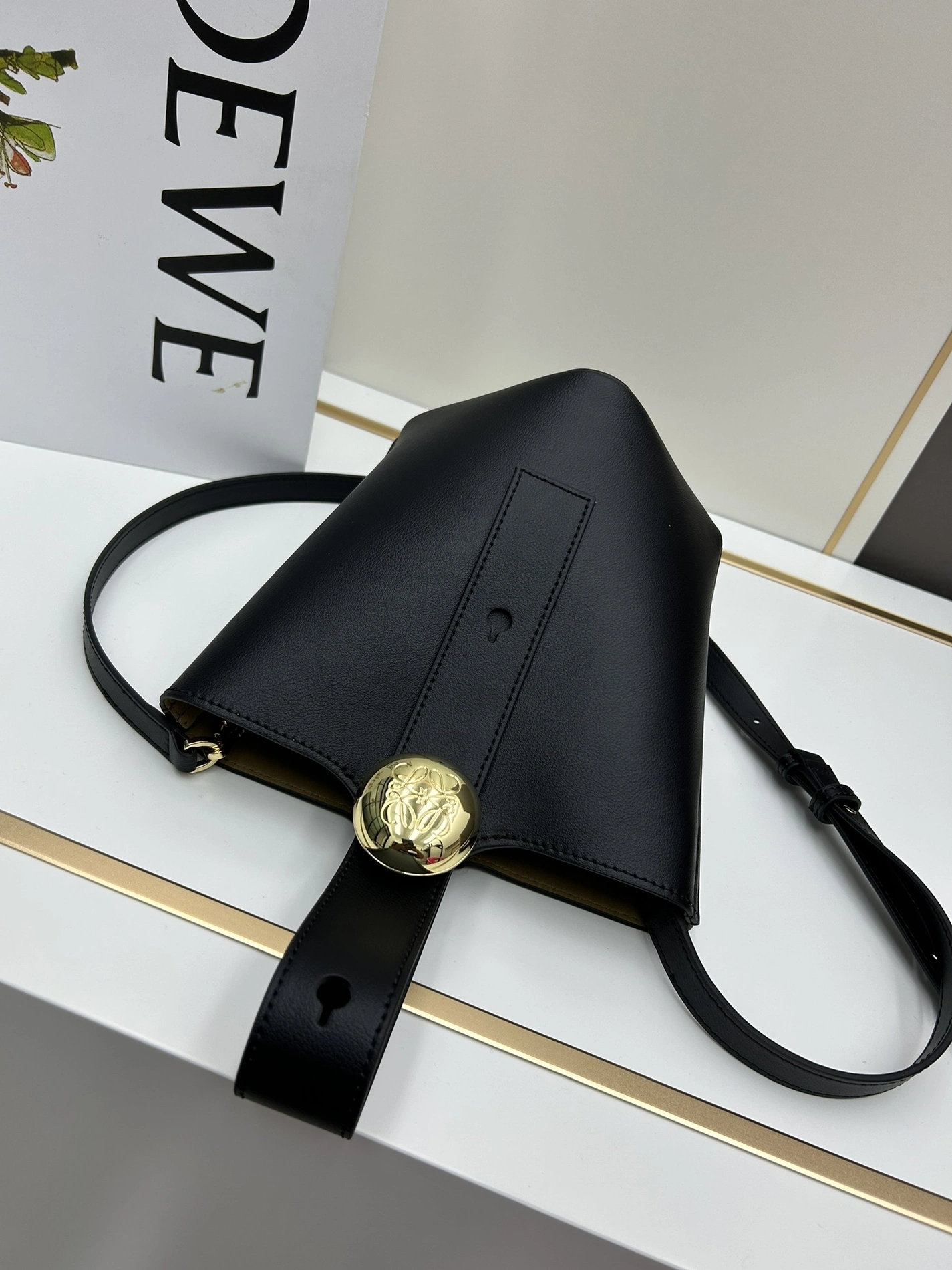 Popular 8049 LOEWE AAA Quality Messenger Bags For Women