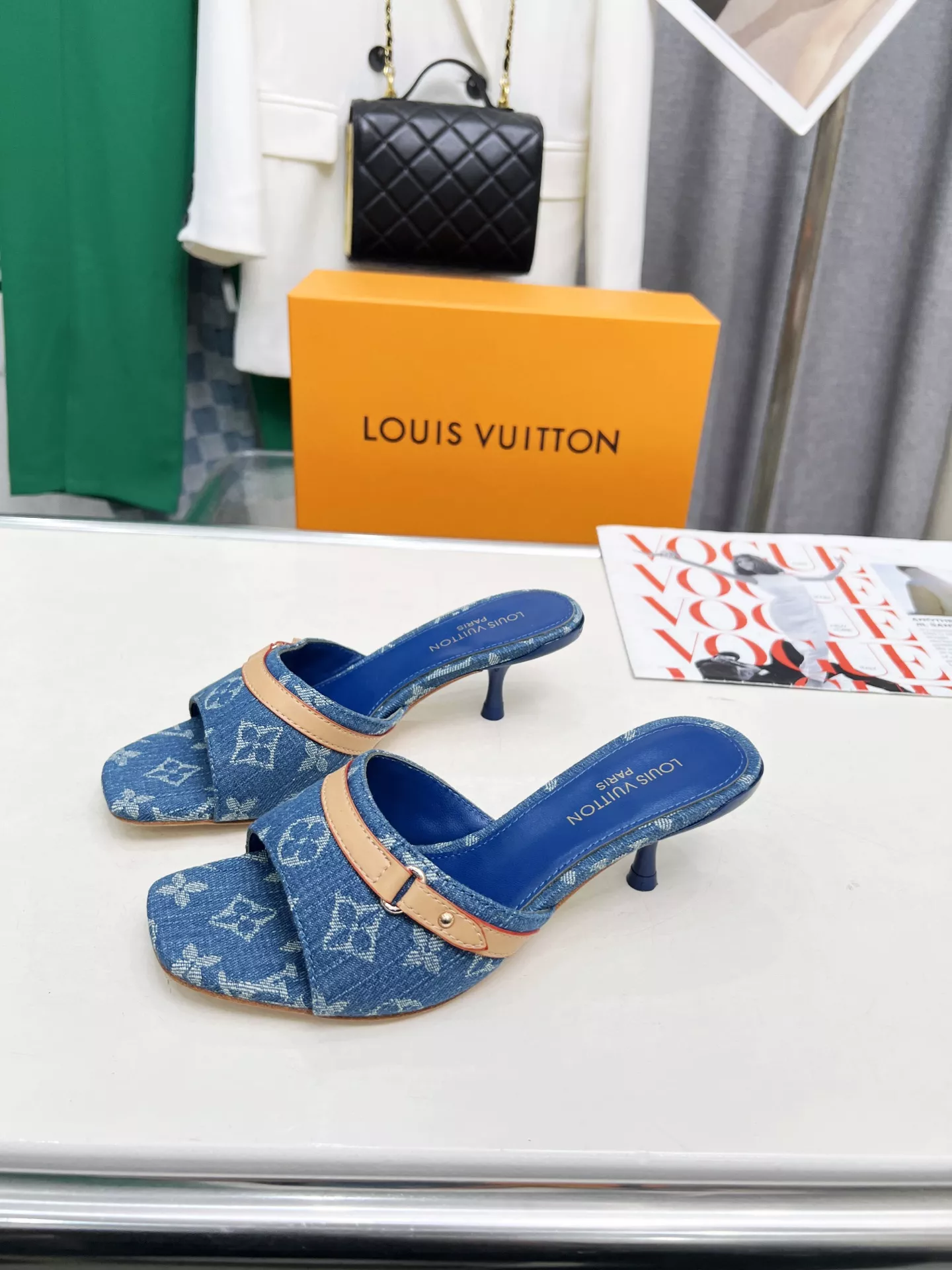Popular 8398 Louis Vuitton Slippers For Women
