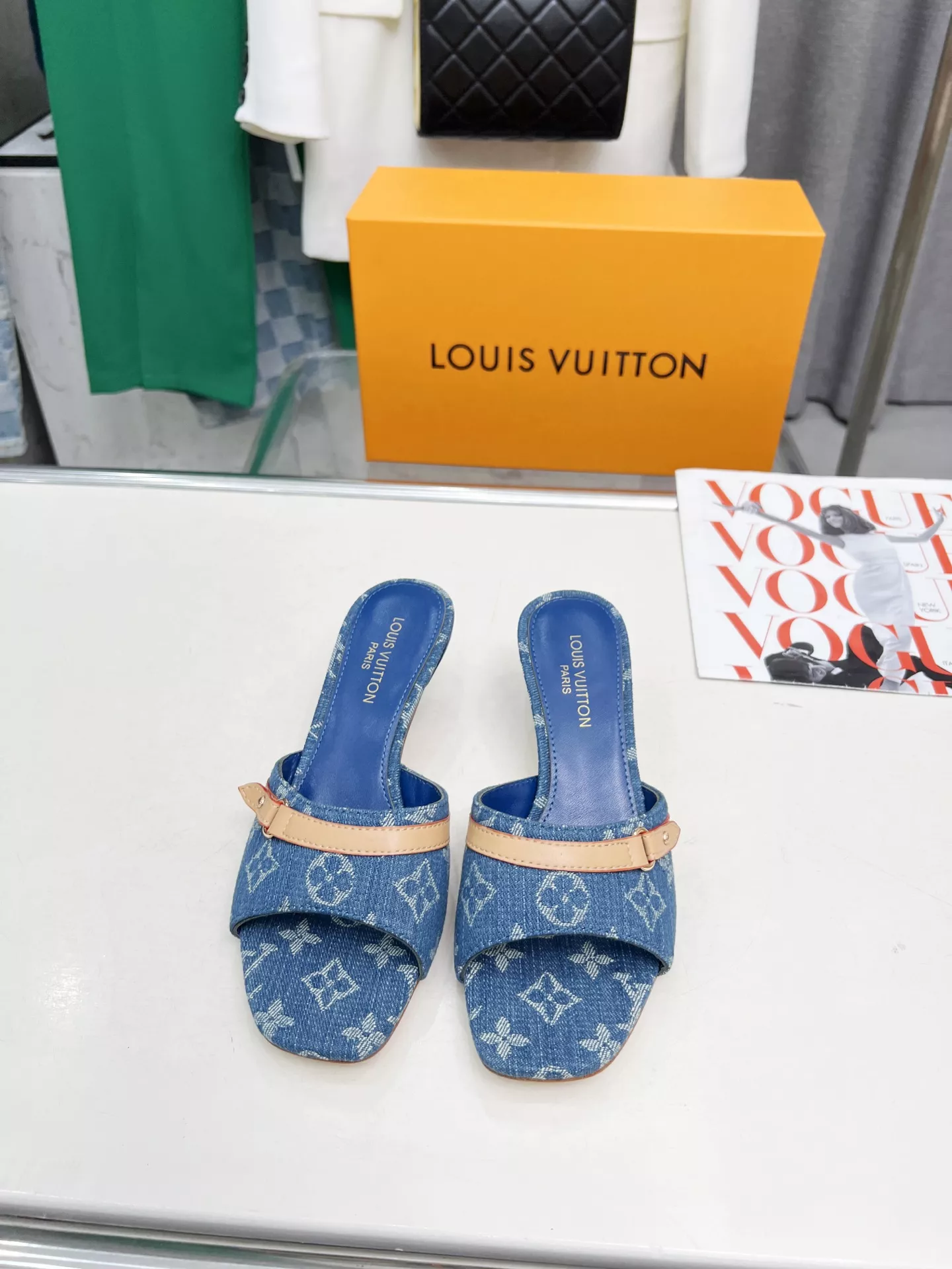 Popular 8398 Louis Vuitton Slippers For Women