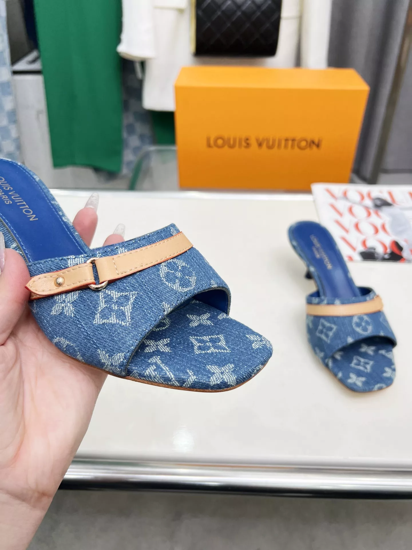 Popular 8398 Louis Vuitton Slippers For Women
