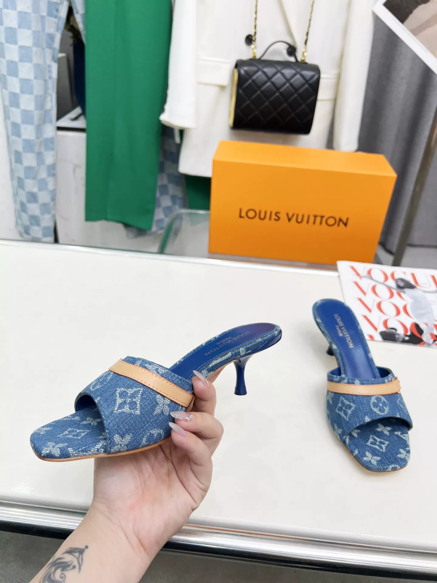 Popular 8398 Louis Vuitton Slippers For Women