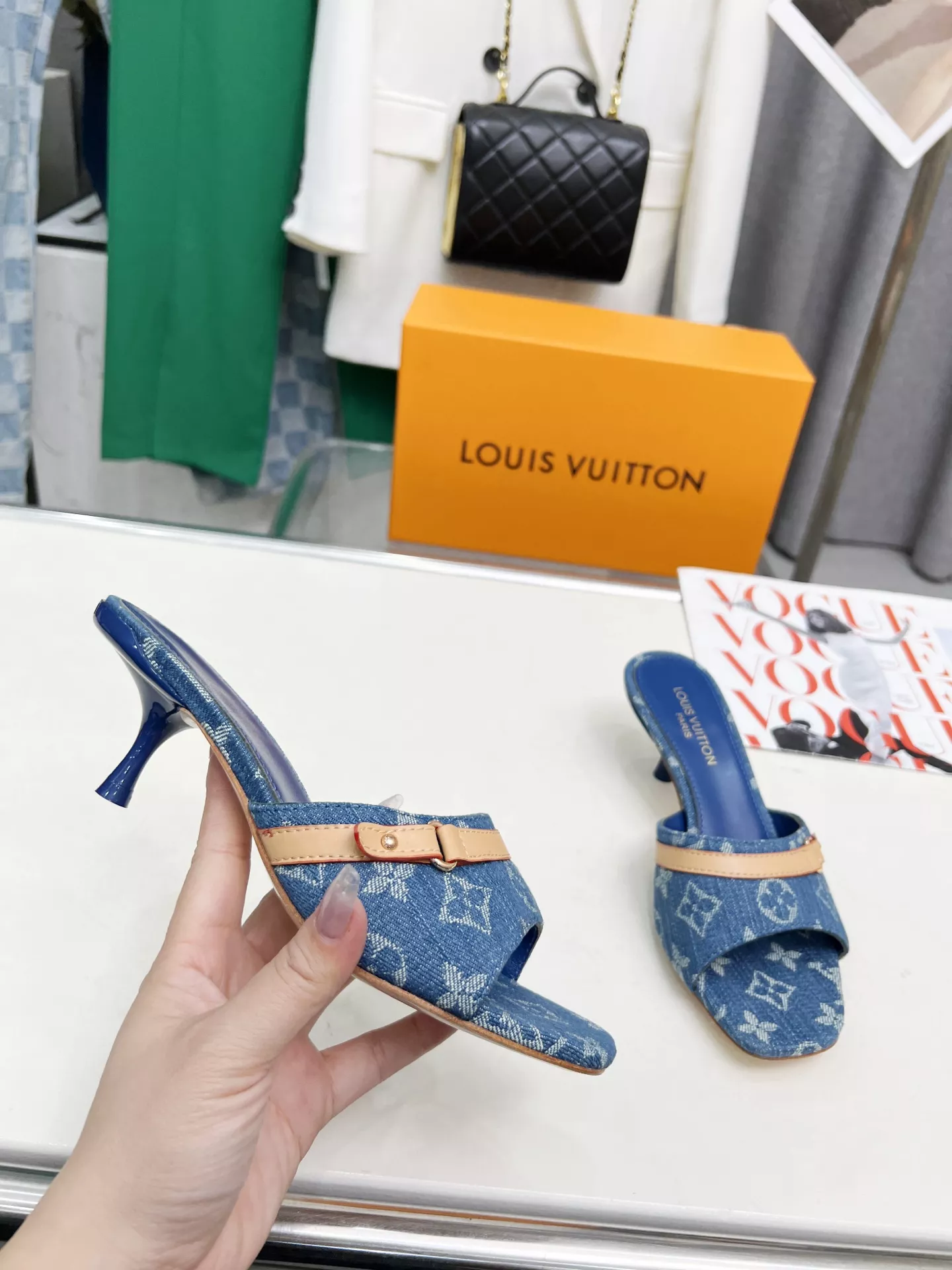 Popular 8398 Louis Vuitton Slippers For Women