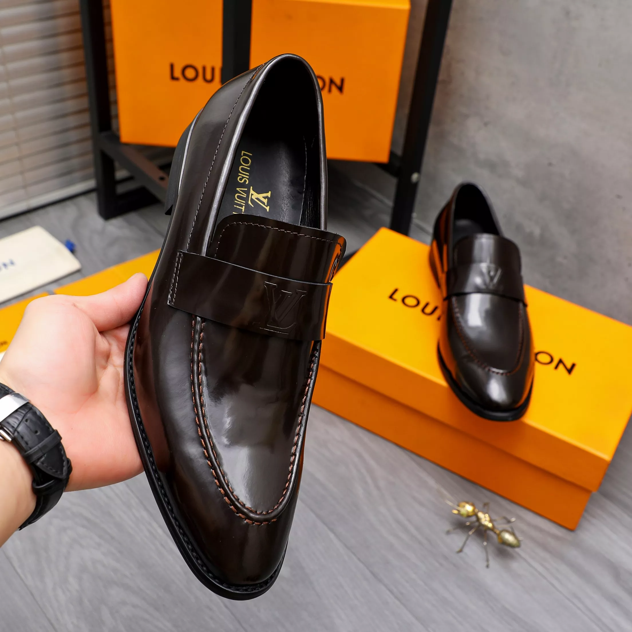 Popular 8405 Louis Vuitton LV Oxfords Shoes For Men