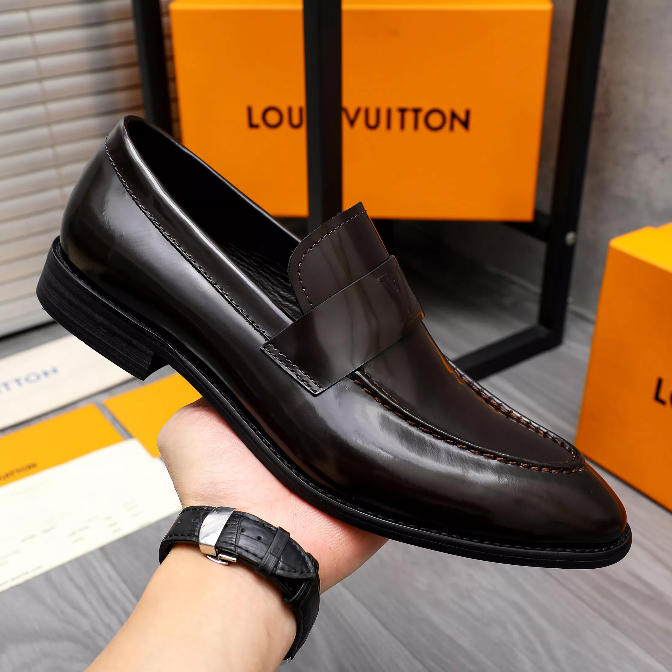 Popular 8405 Louis Vuitton LV Oxfords Shoes For Men