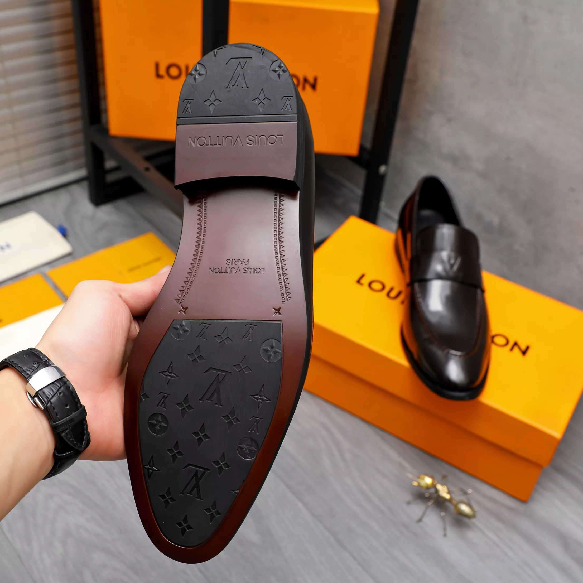 Popular 8405 Louis Vuitton LV Oxfords Shoes For Men