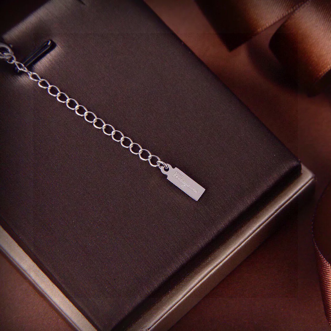 Popular 852 Salvatore Ferragamo Necklaces