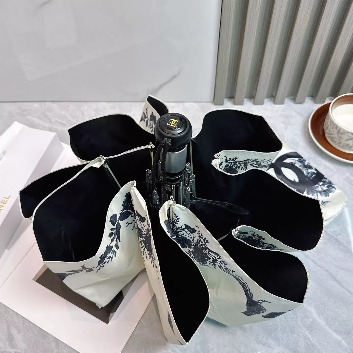 Popular 8594 Chanel Umbrellas