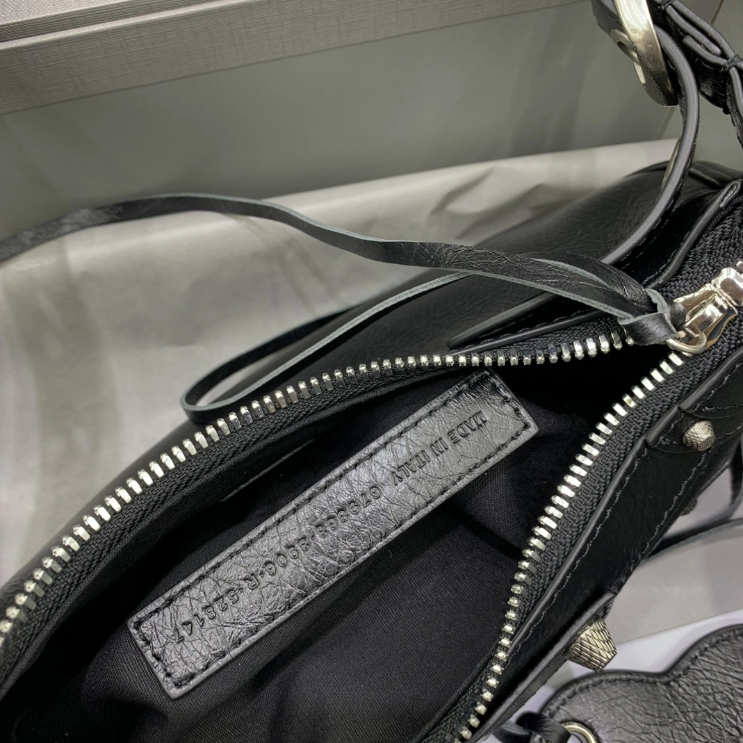 Popular 8691 Balenciaga AAA Quality Messenger Bags For Women