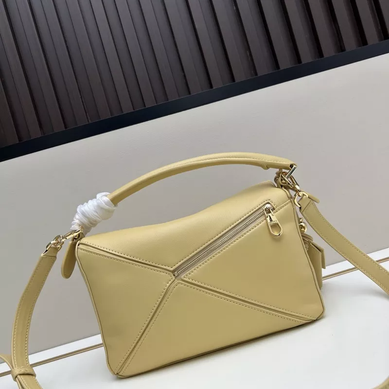 Popular 8756 LOEWE AAA Quality Messenger Bags For Women