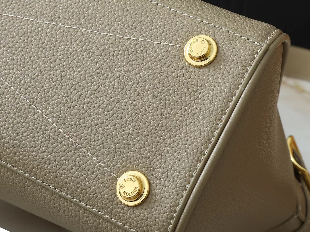 Popular 8915 Louis Vuitton AAA Quality Handbags For Women