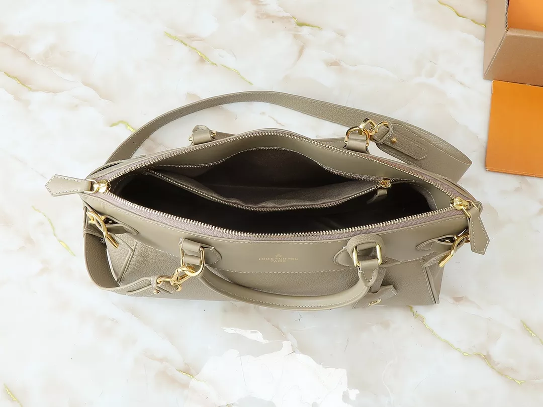 Popular 8915 Louis Vuitton AAA Quality Handbags For Women