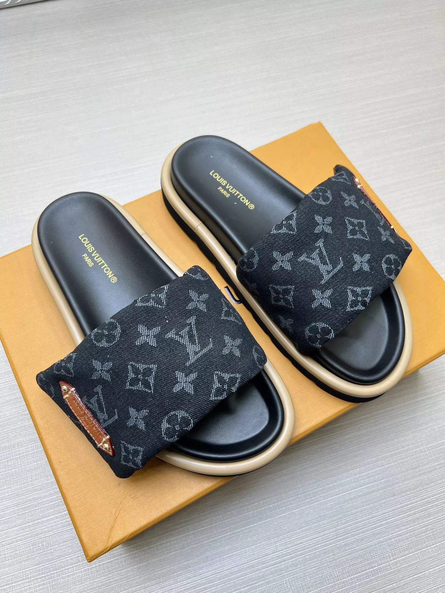 Popular 9087 Louis Vuitton Slippers For Men