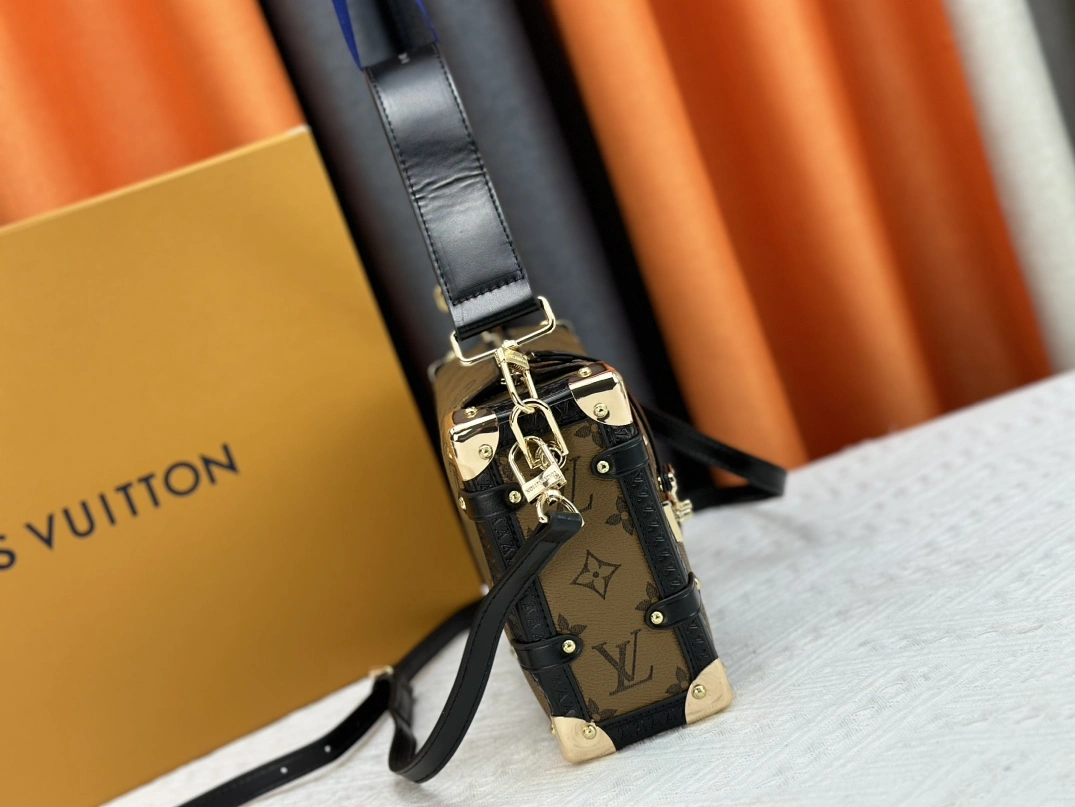 Popular 9122 Louis Vuitton AAA Quality Messenger Bags For Women