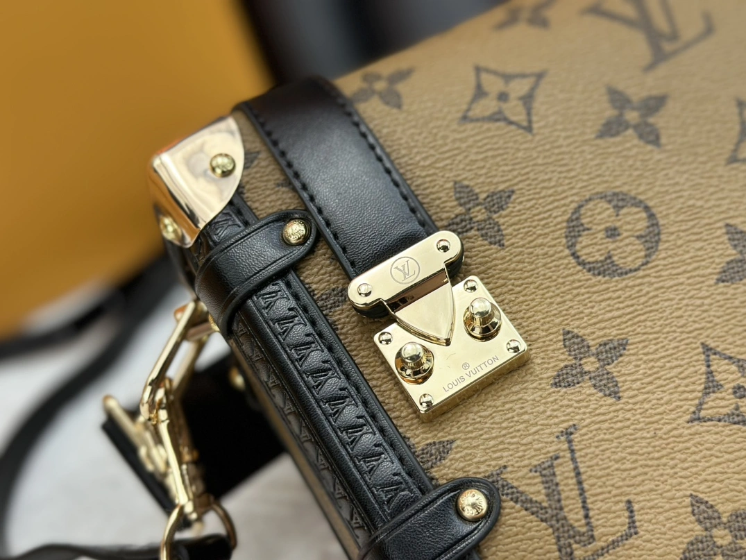 Popular 9122 Louis Vuitton AAA Quality Messenger Bags For Women