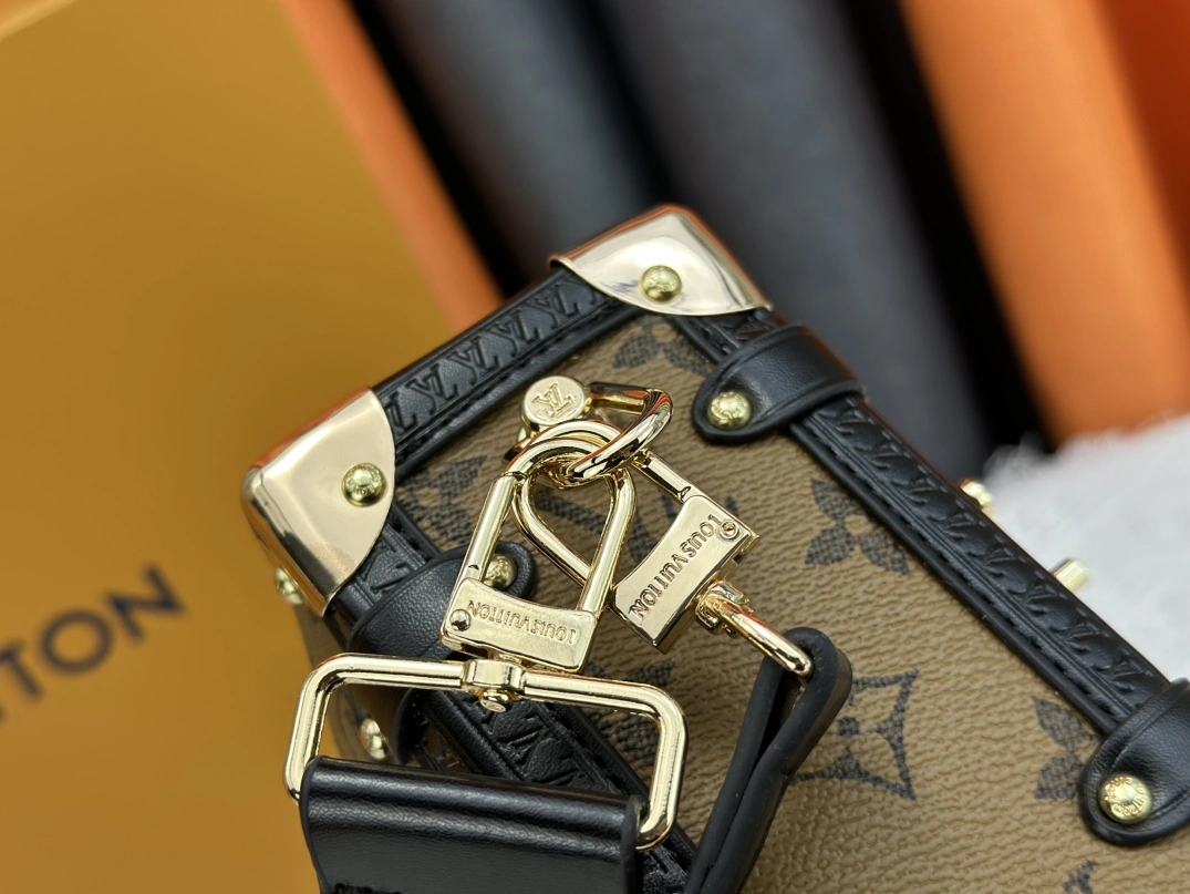 Popular 9122 Louis Vuitton AAA Quality Messenger Bags For Women