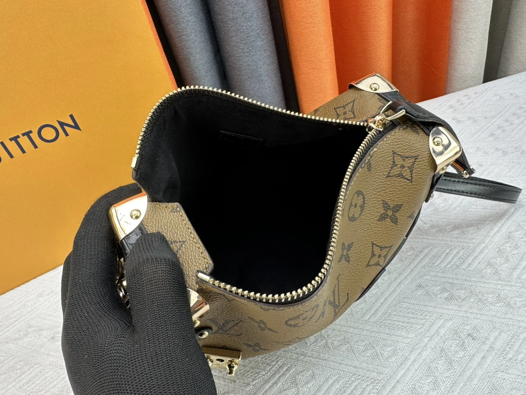 Popular 9122 Louis Vuitton AAA Quality Messenger Bags For Women