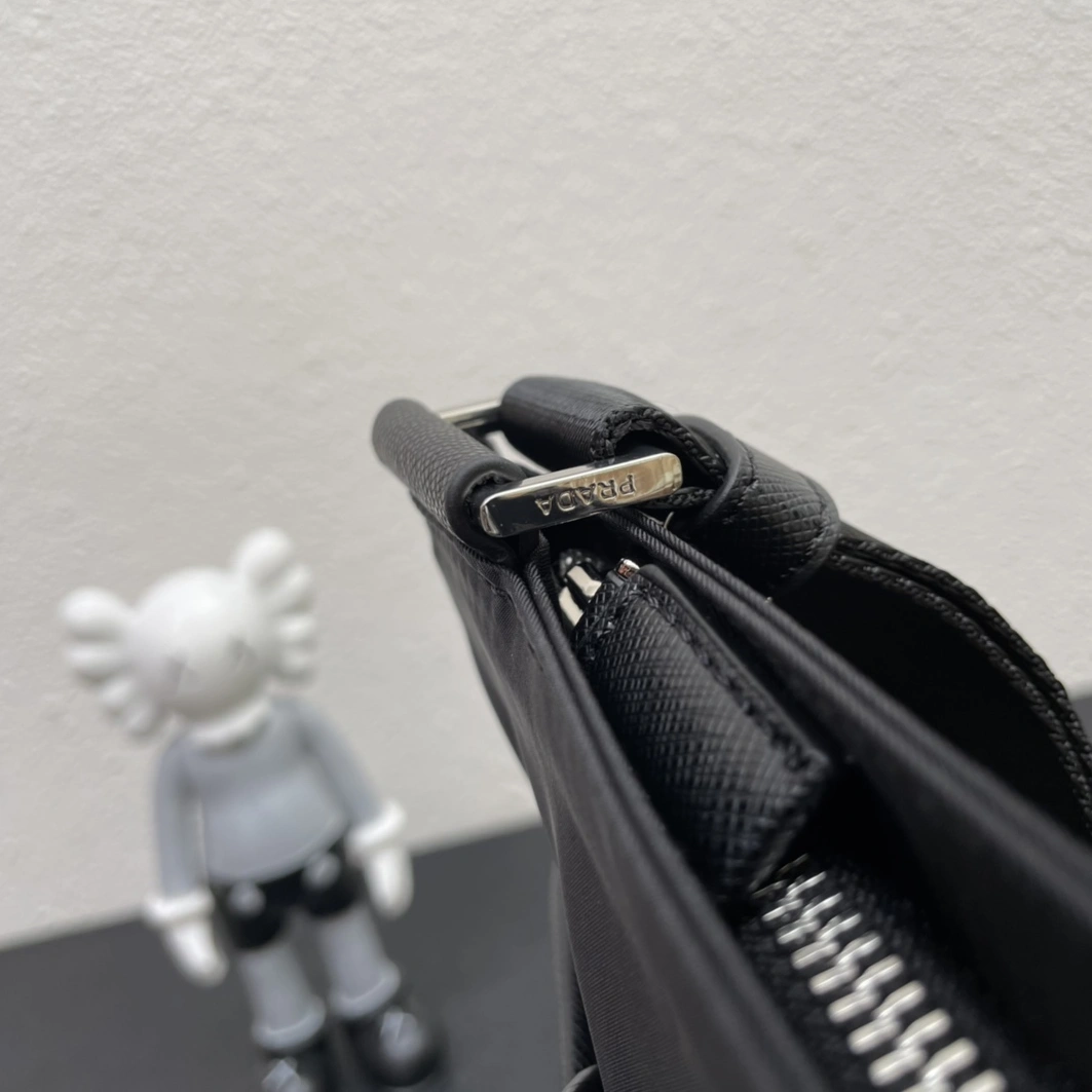 Popular 9504 Prada AAA Quality Messenger Bags For Unisex