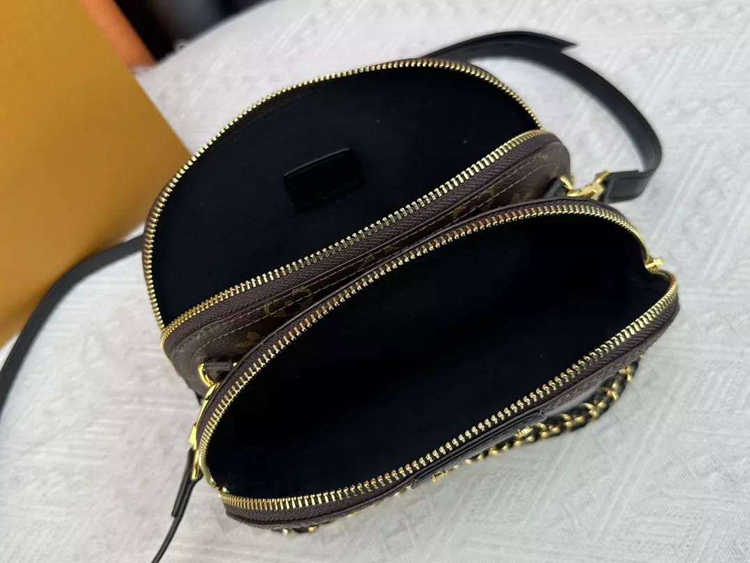 Popular 9997 Louis Vuitton AAA Quality Messenger Bags For Women