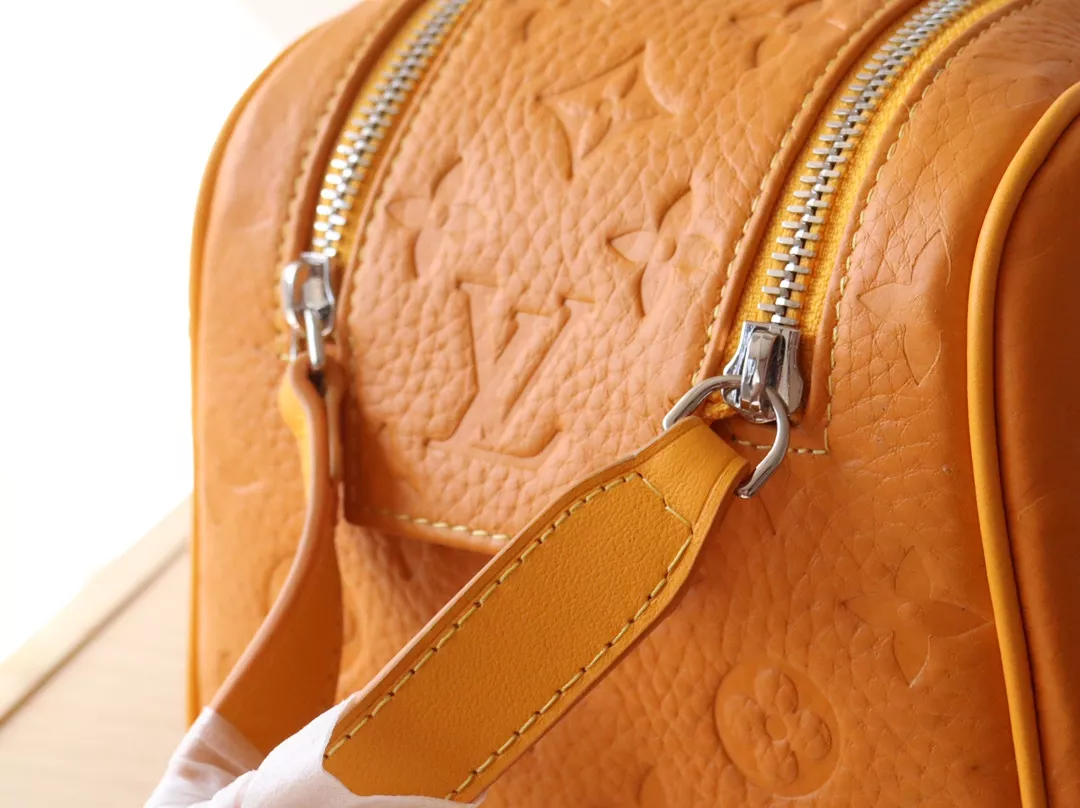 Practical 1228 Louis Vuitton AAA Quality Handbags