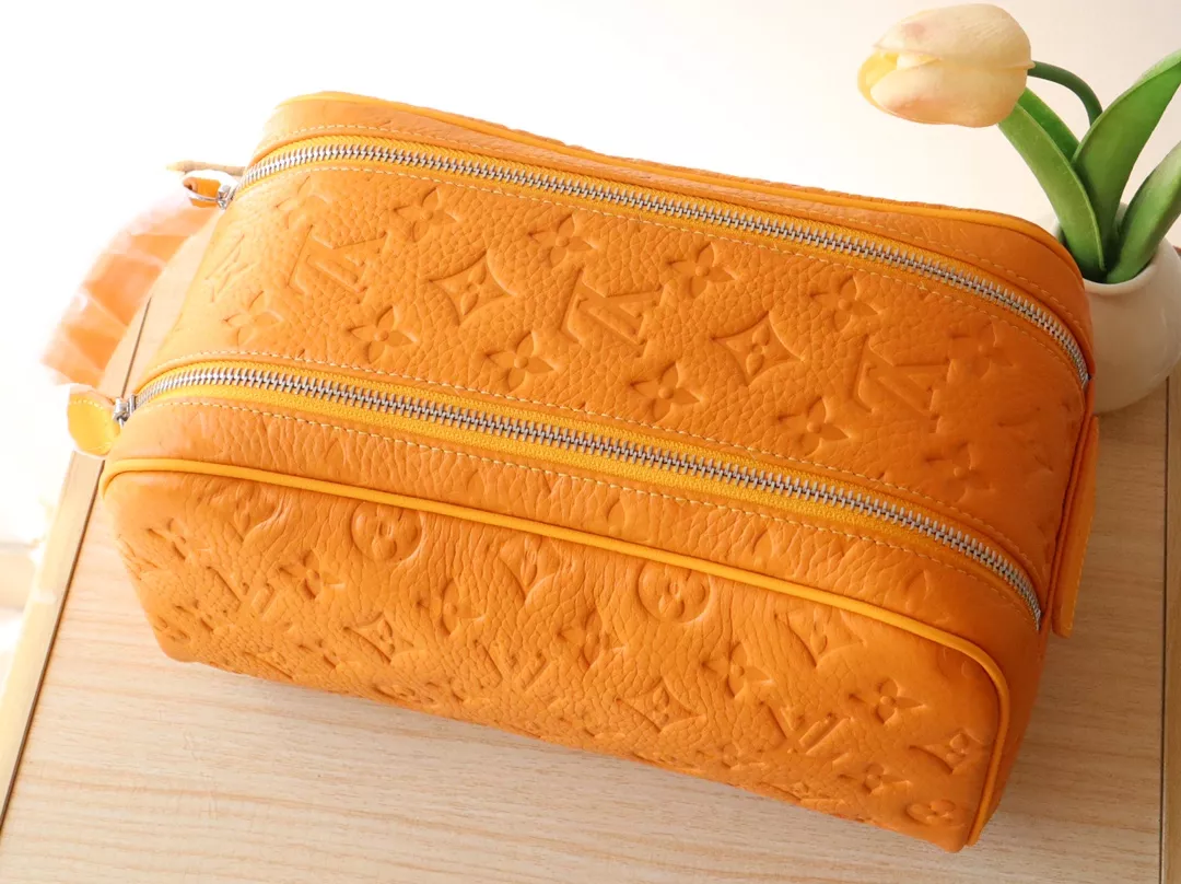 Practical 1228 Louis Vuitton AAA Quality Handbags