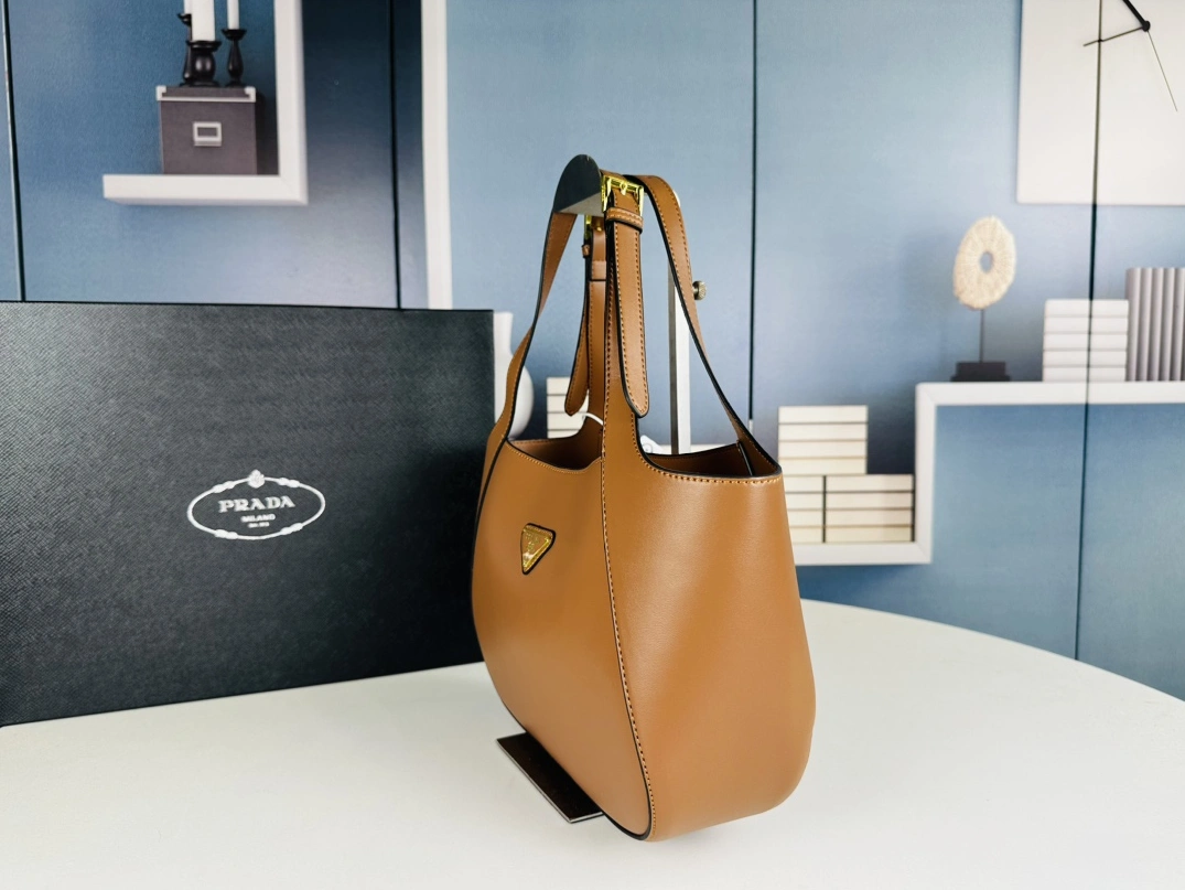 Practical 1860 Prada AAA Quality Handbags For Women
