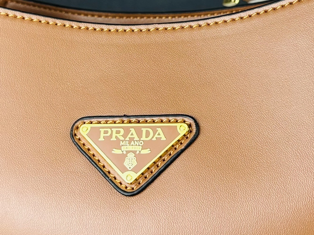Practical 1860 Prada AAA Quality Handbags For Women