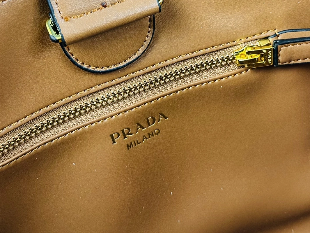 Practical 1860 Prada AAA Quality Handbags For Women