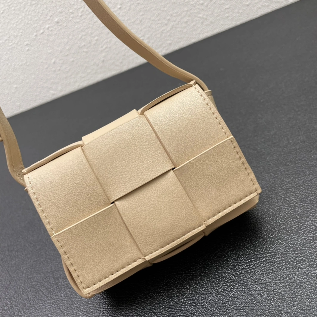 Practical 2637 Bottega Veneta BV AAA Quality Messenger Bags For Women