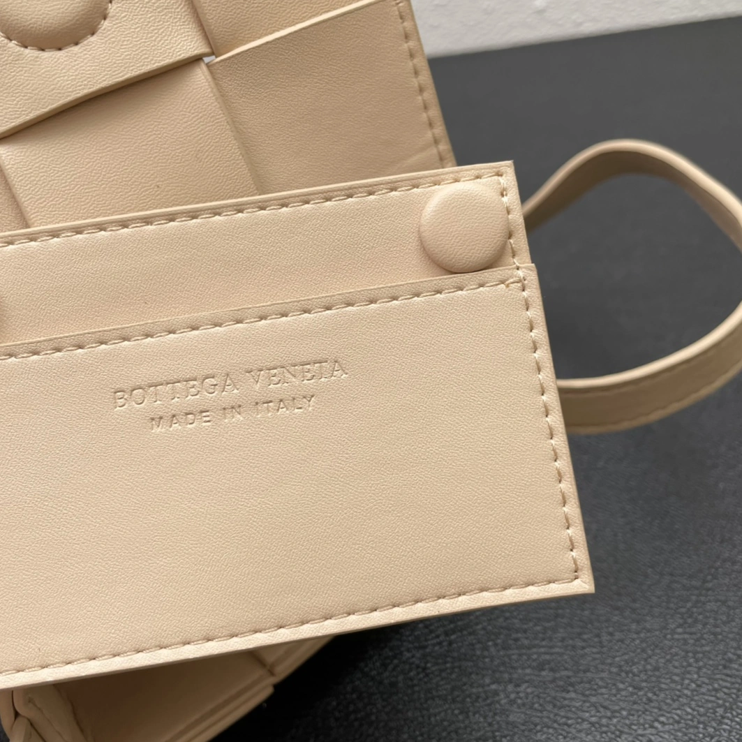 Practical 2637 Bottega Veneta BV AAA Quality Messenger Bags For Women