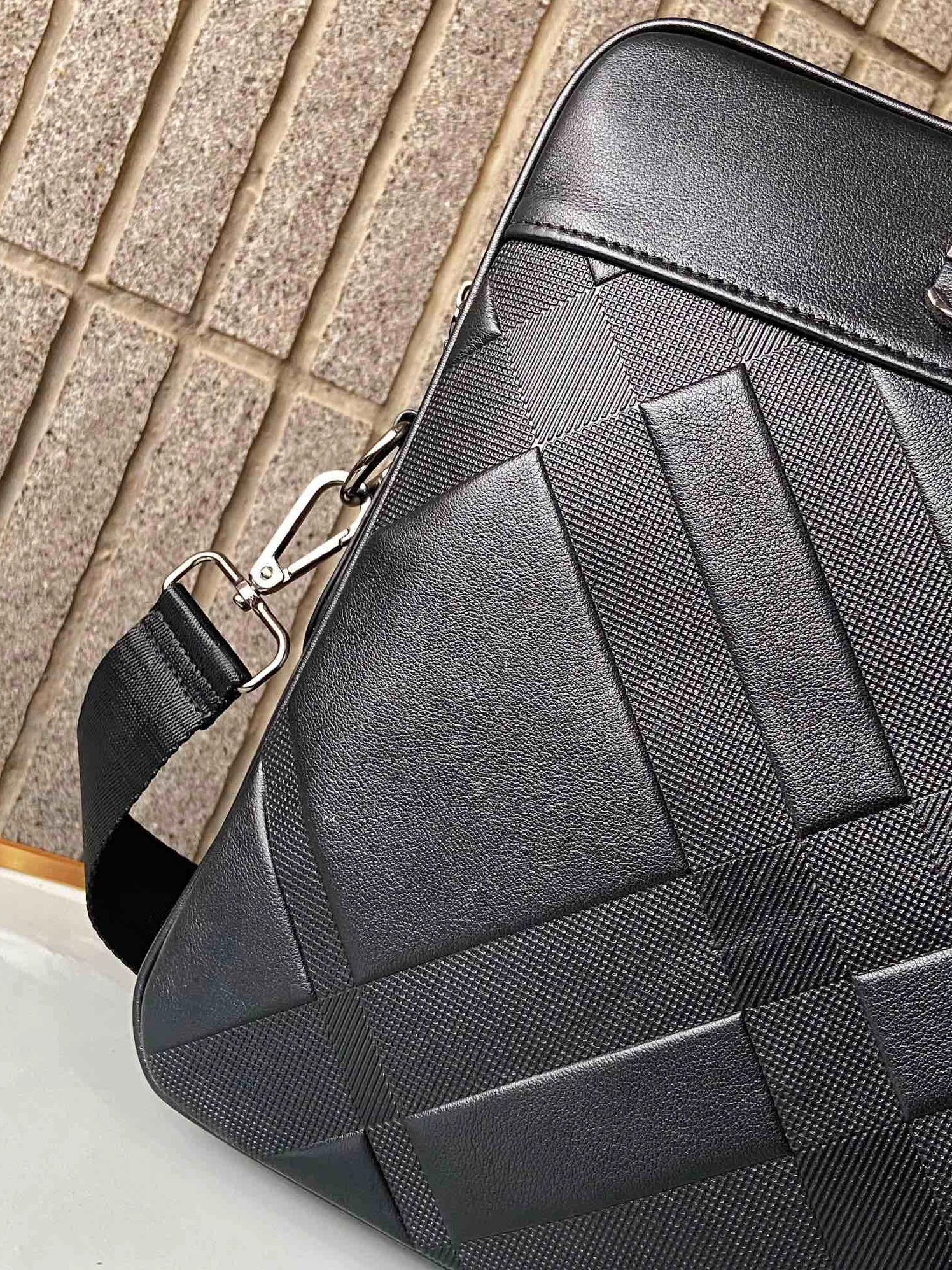 Practical 2876 Burberry AAA Man Handbags