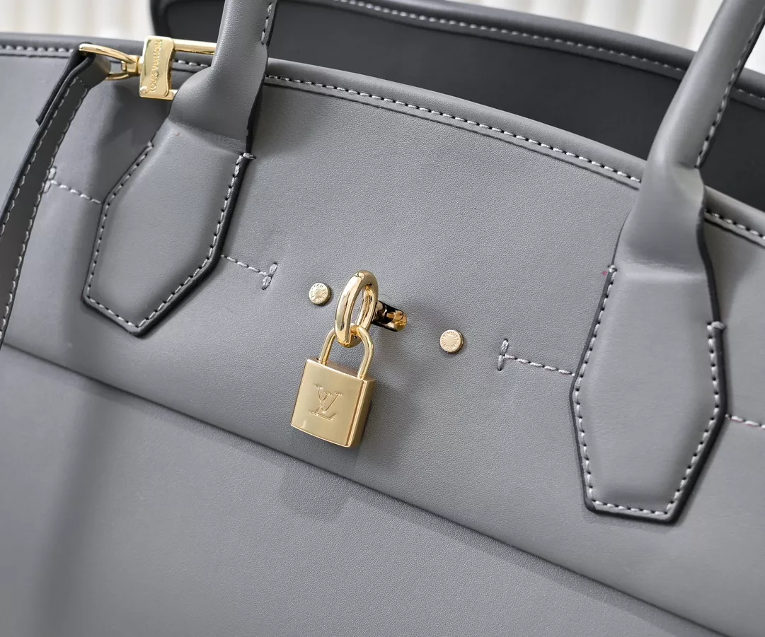 Practical 2937 Louis Vuitton AAA Quality Handbags For Women